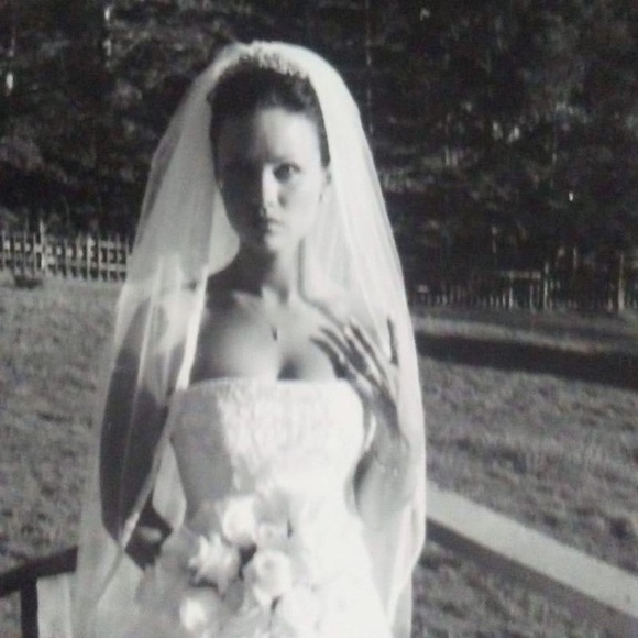 Wedding dress - Picture 3 of 5